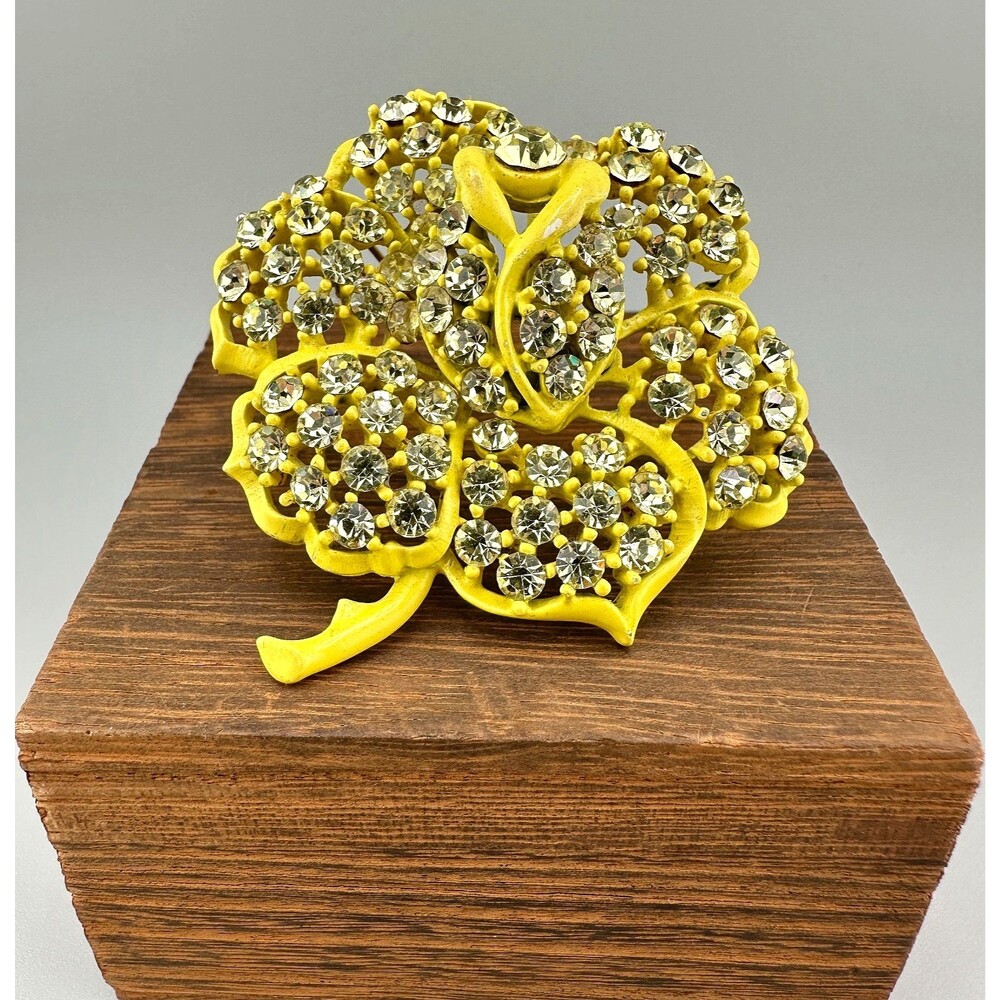 Vintage Weiss Rhinestone Flower Brooch Yellow Crystals Japanned Enamel Signed